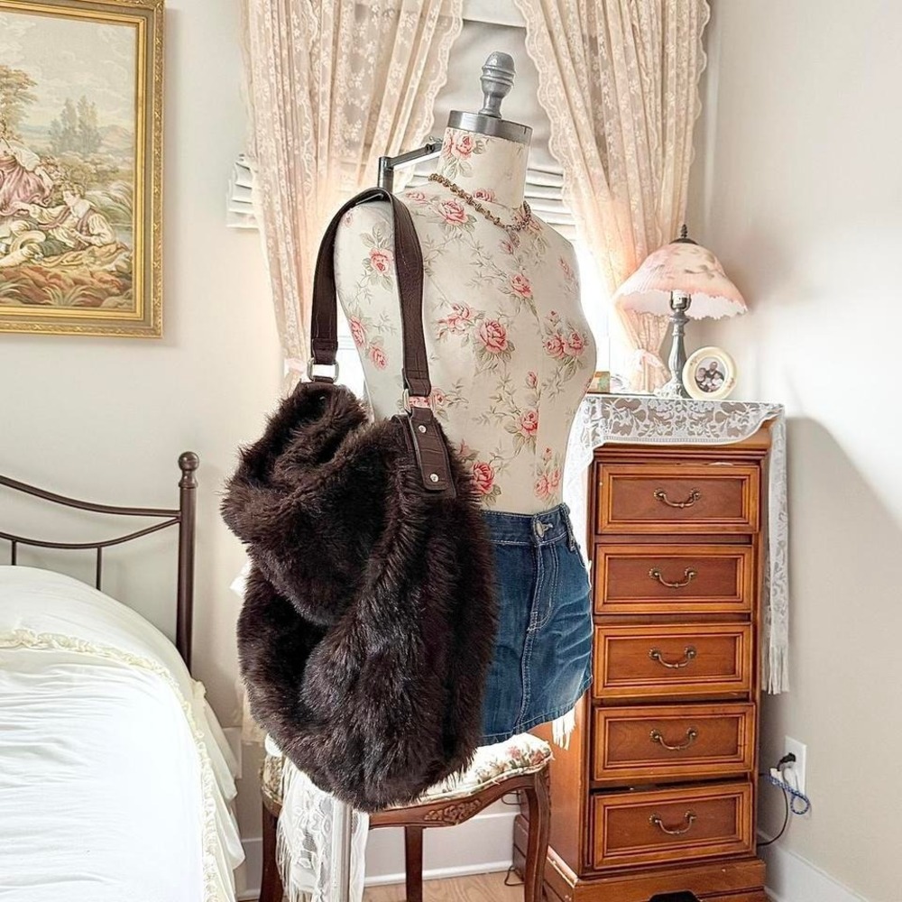 y2k‎ bath & body works brown faux fur shoulder bag